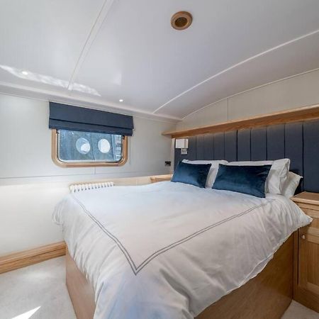Luxurious Houseboat Near Canary Wharf In London Exterior photo