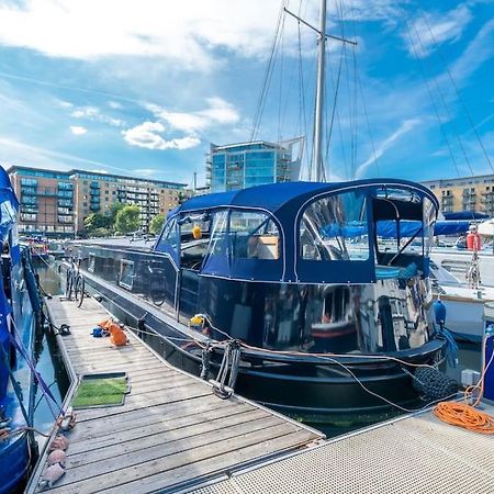 Luxurious Houseboat Near Canary Wharf In London Exterior photo